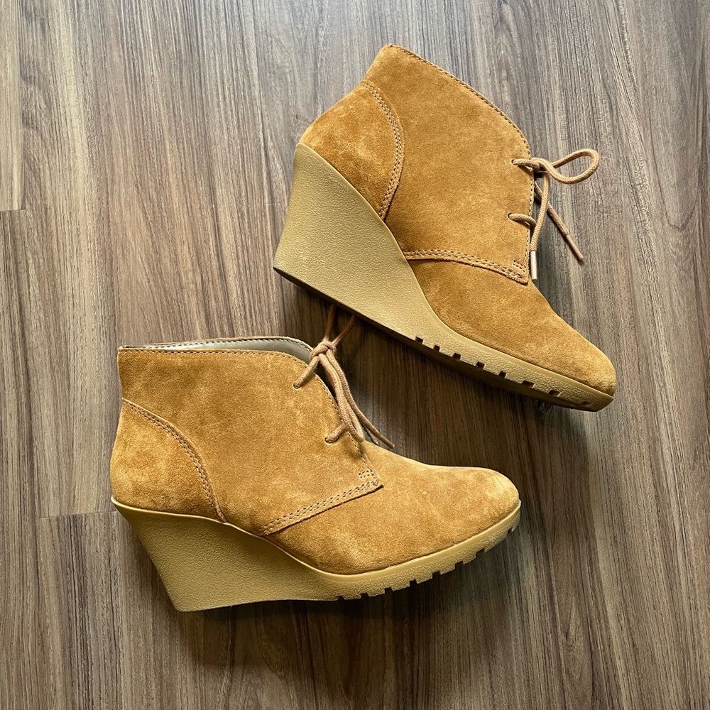 White Mountain Wedge Suede Booties Size 9.5
